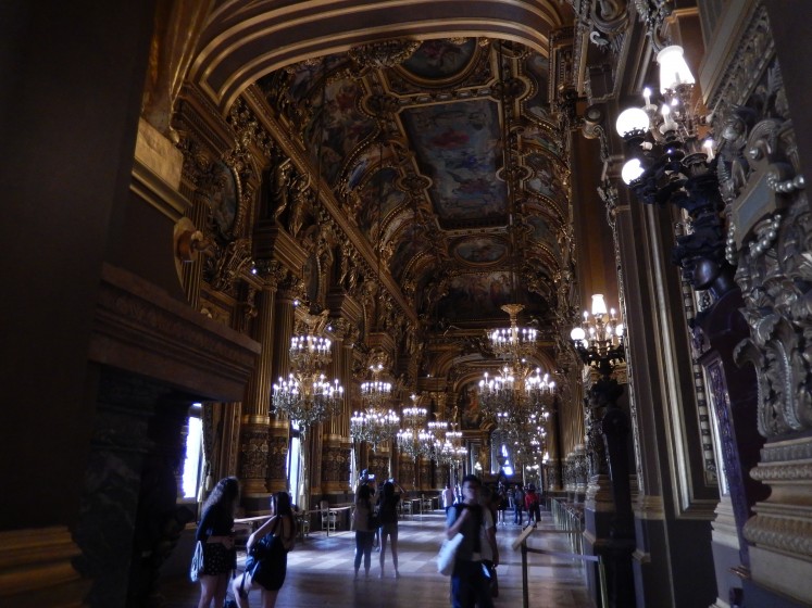 One of the many hallways in the opera house.
