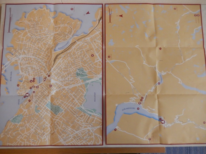Compare the city map of Flåm on the right to that city map of Stavanger on the left. Definitely fewer streets!